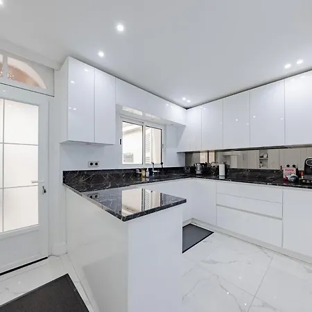 3 Bedrooms - 14hv 아파트