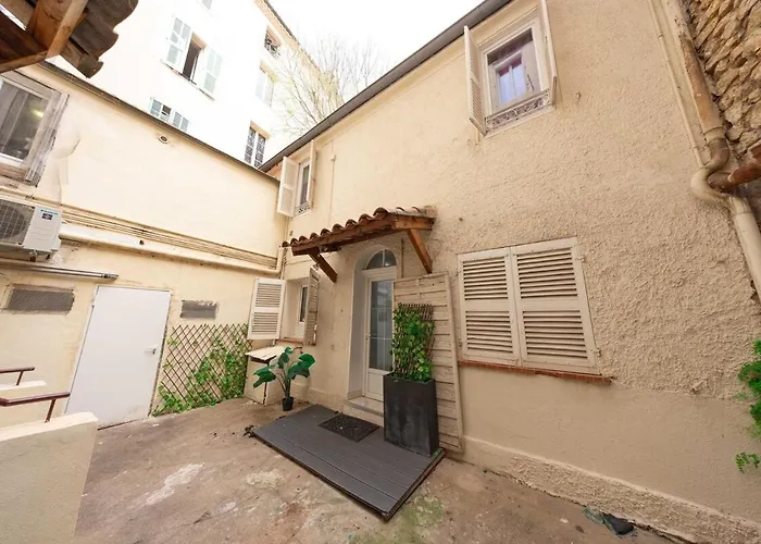 شقة 3 Bedrooms - 14hv *