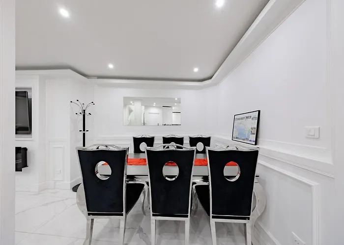 شقة 3 Bedrooms - 14hv